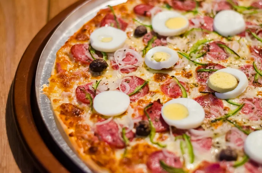 Pizza keto con base sin harina de trigo